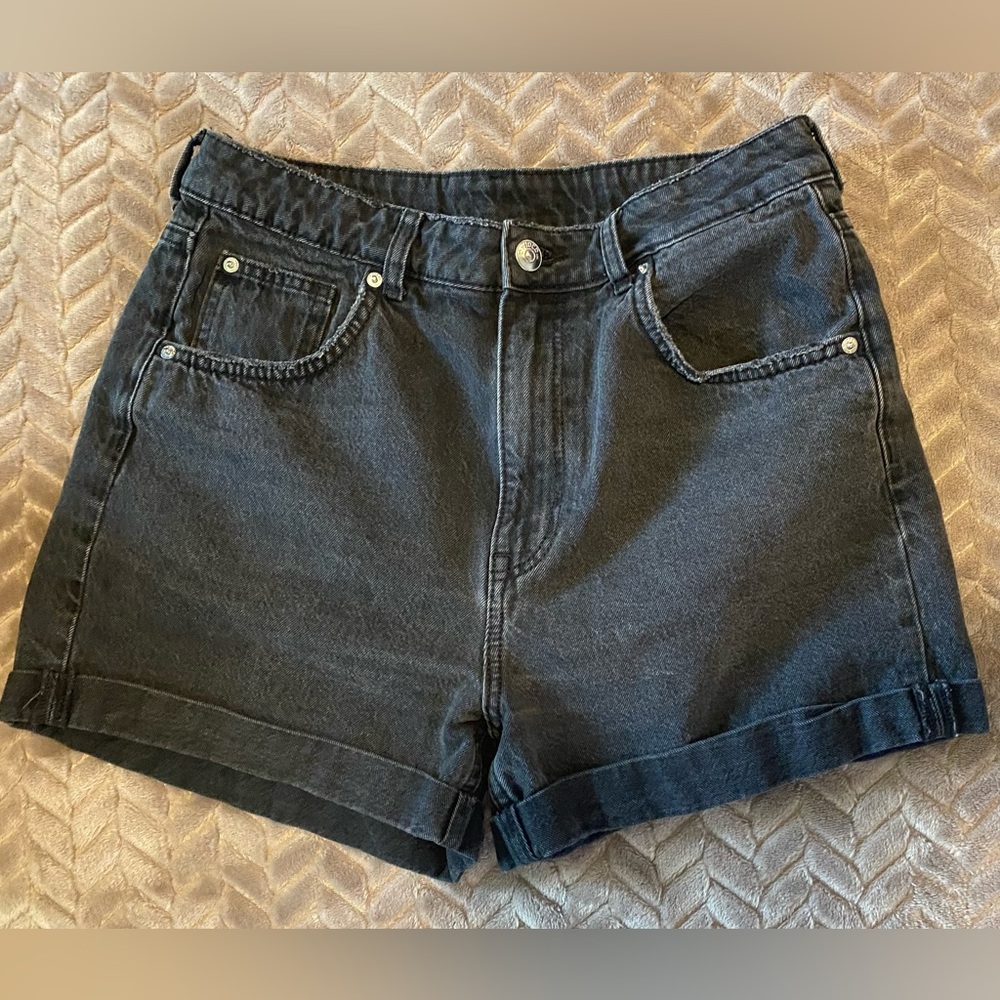 Divided H&M High Waisted Black Jean Shorts Size 8